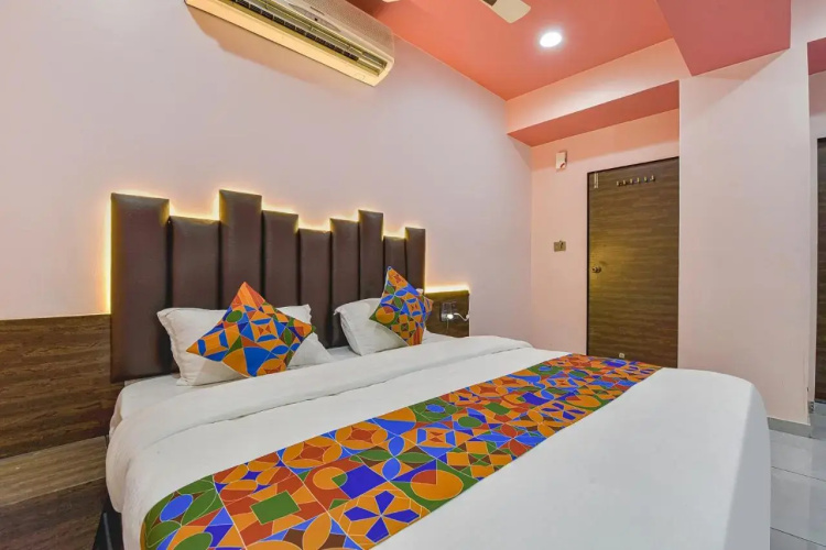 Fabhotel Max Inn