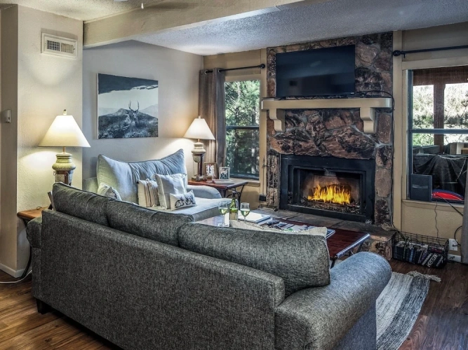 Standard room with mountain view