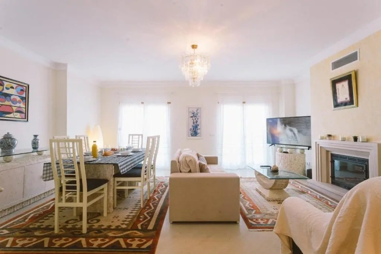 2 Bedrooms Apartment