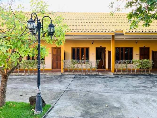 Deluxe Studio