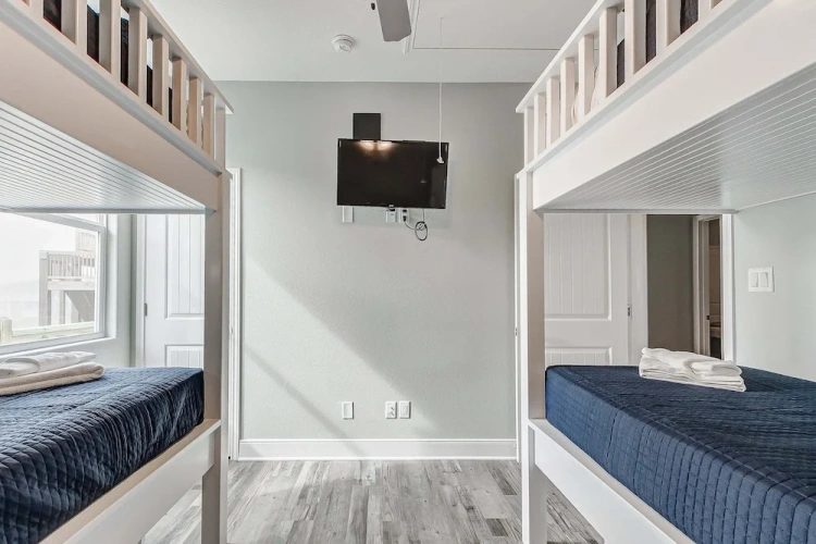 4 Bedrooms Cottage