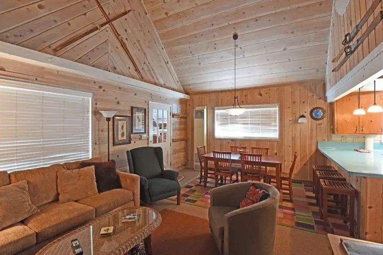 Woodland Chalet 2 mi From Beach Access!