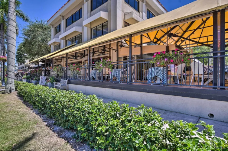 Luxe Naples Escape: Walk to Beach & Downtown!