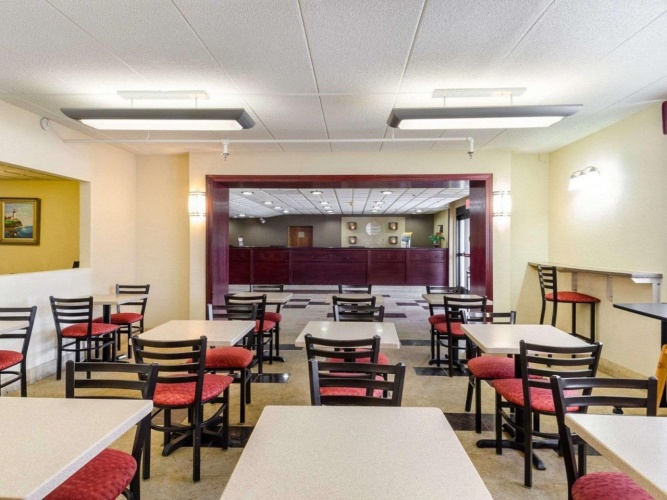 Holiday Inn Express Fall River North photo 24