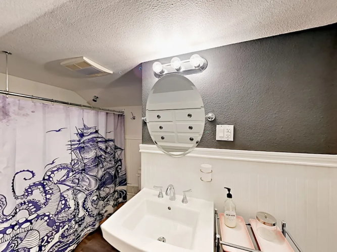 1302 N 49th St Apartment Upper Unit