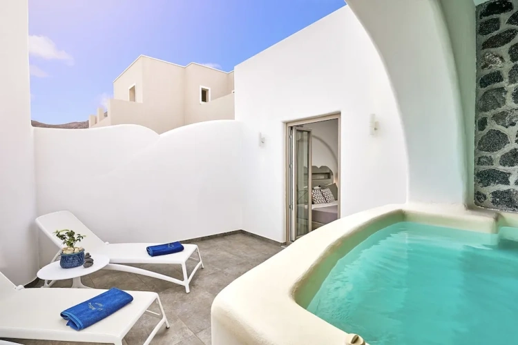 2 Bedrooms Standard Family Duplex room with pool view