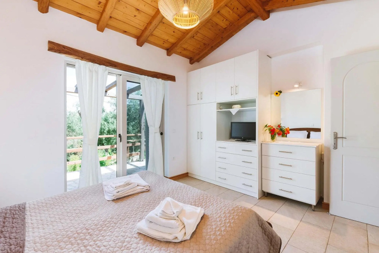 Aristea - 2 BR Villa Surrounded by Olive Groves