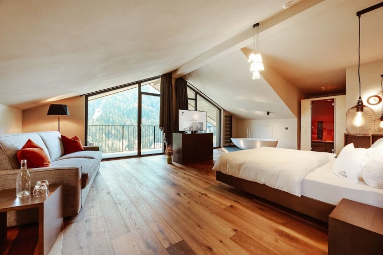 Suite with balcony