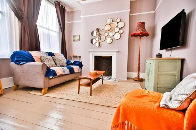 2 Bedrooms Apartment