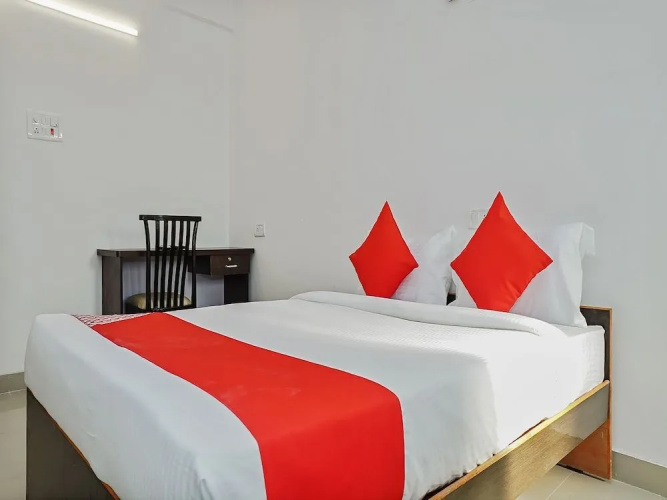 OYO Flagship 23990 Manjari