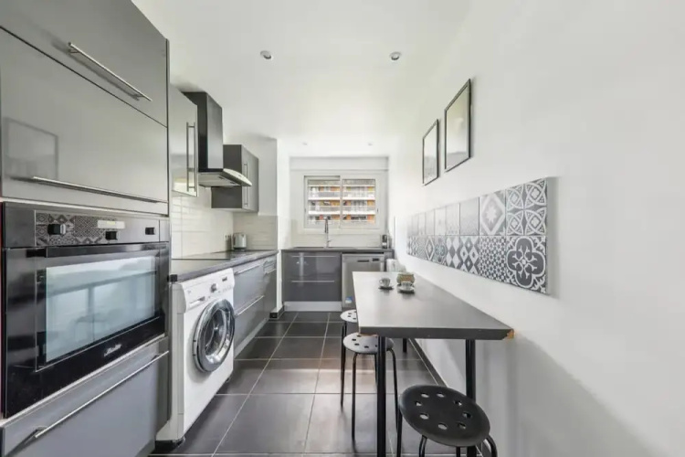 Spacious Apartment With Balcony -11th- Mobility le
