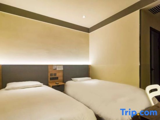 Superior Window not Guaranteed Twin room
