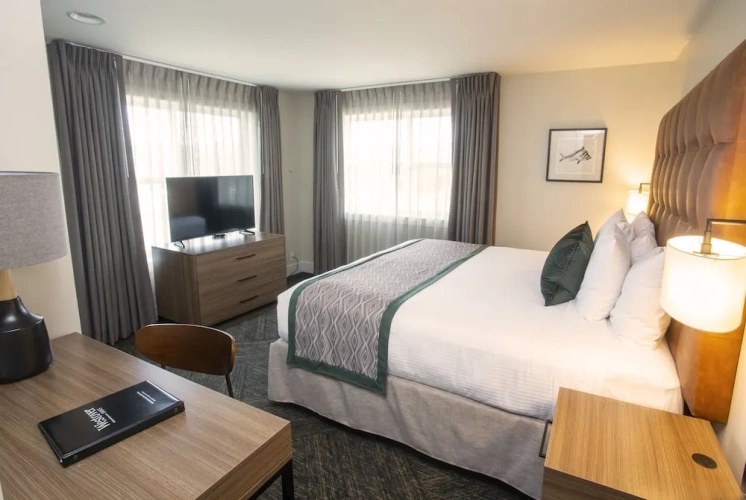 1 Bedroom Suite with balcony and with ocean view