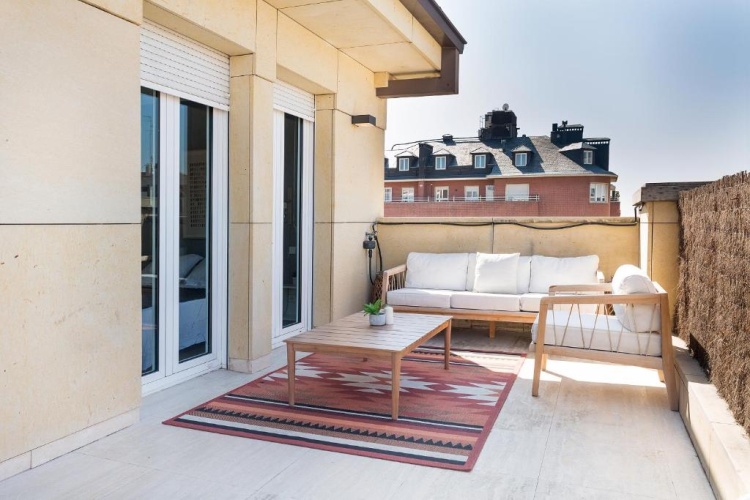 3 Bedrooms Apartment