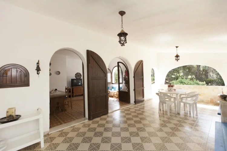 4 Bedrooms Villa