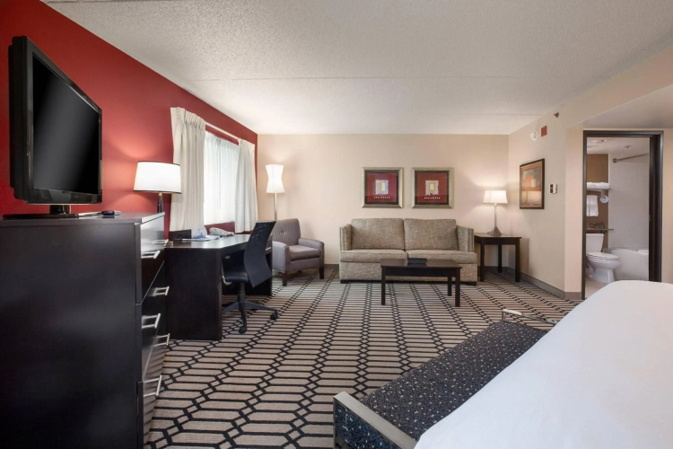 Delta Hotels by Marriott Fargo