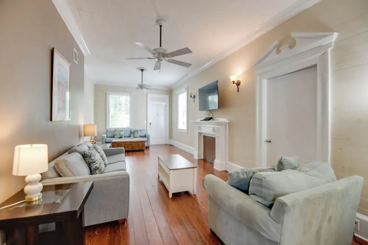 2 Bedrooms Apartment
