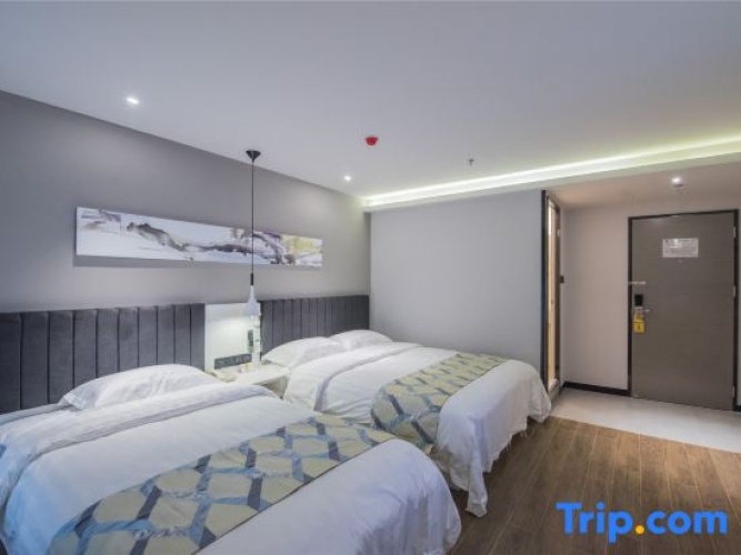 Comfort Triple Family room