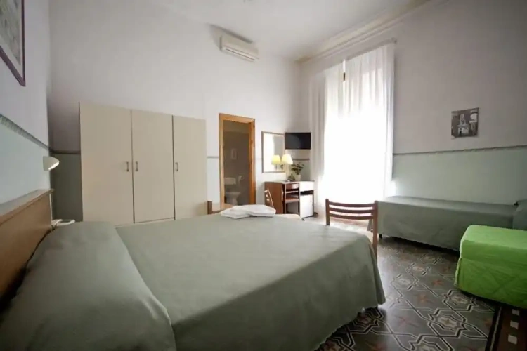 Classic Quadruple room