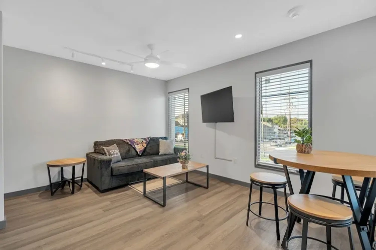 2 Bedrooms Classic Apartment