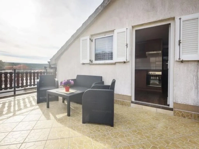 2 Bedrooms Apartment with sea view