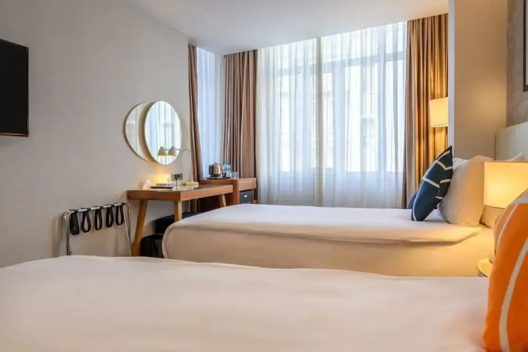 Standard Twin room with city view