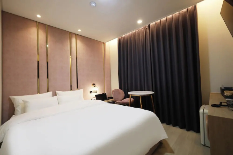 DELAMOUR Hotel