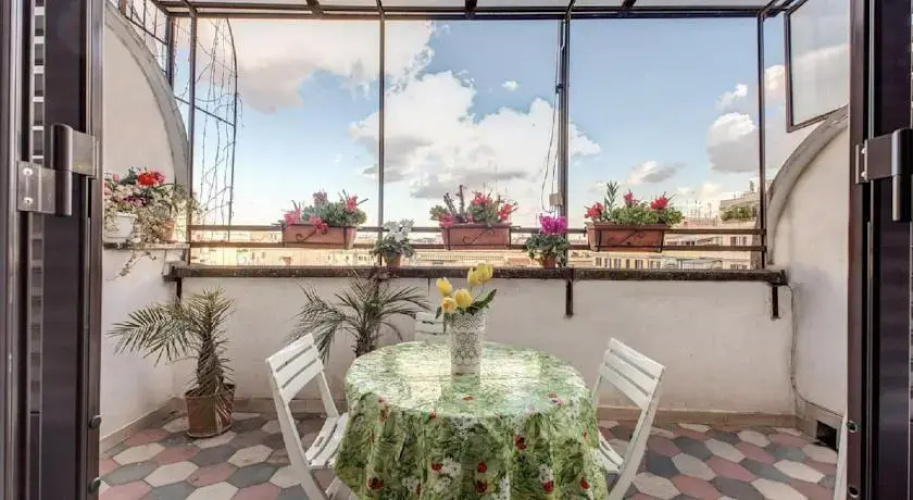 Rhome Apartments Giuliana