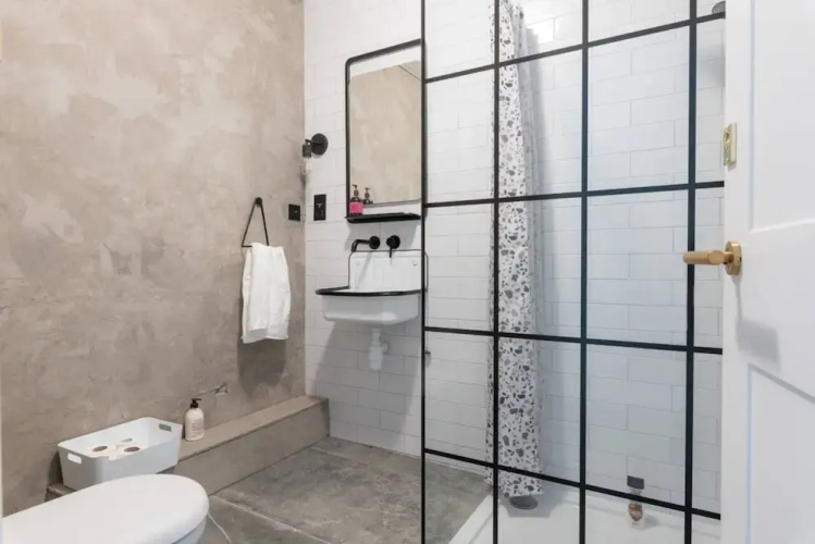 Bright And Elegant 3 Bedroom Seafront Apartment