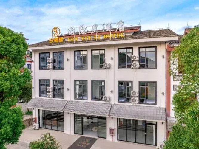 Yunyinli Hotel (Huangguoshu Waterfall Scenic Area Branch)