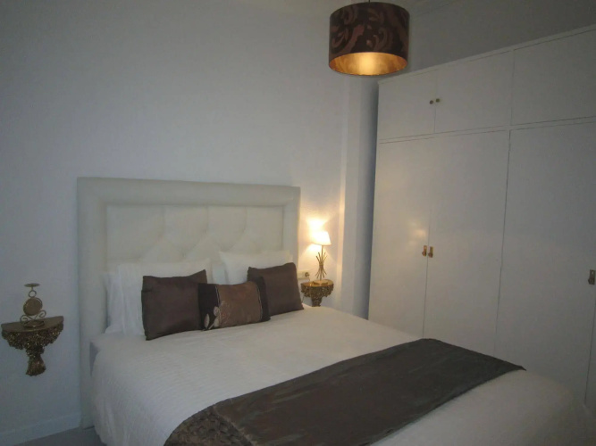Bromham Apartment