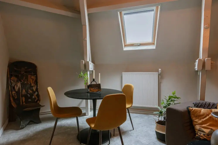 Chic Rooftop Apartment in Antwerp s Shopping hub