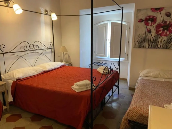 Standard Triple room