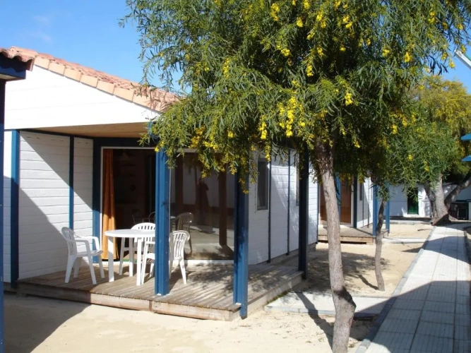 2 Bedrooms Bungalow