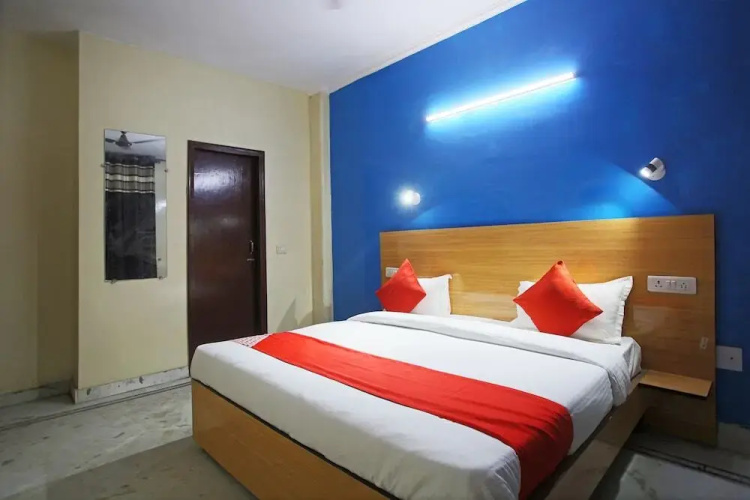 Silver Villa by OYO Rooms