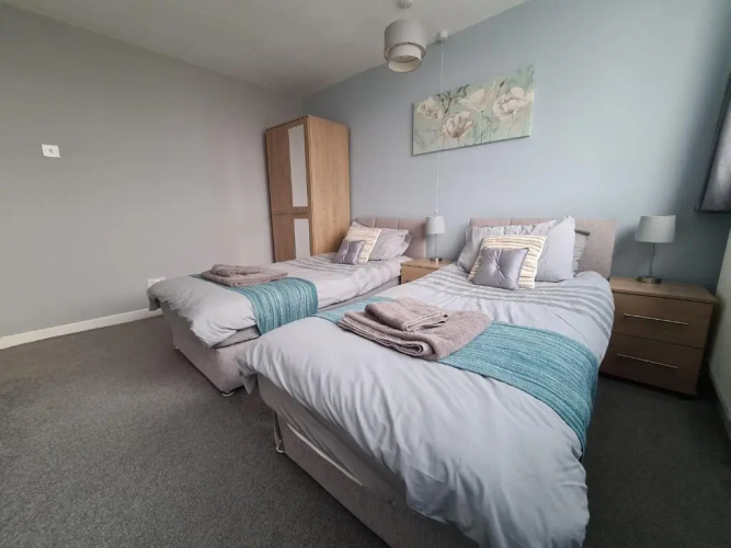 3 Bedroom Apartment Coventry - Hosted by Coventry Accommodation