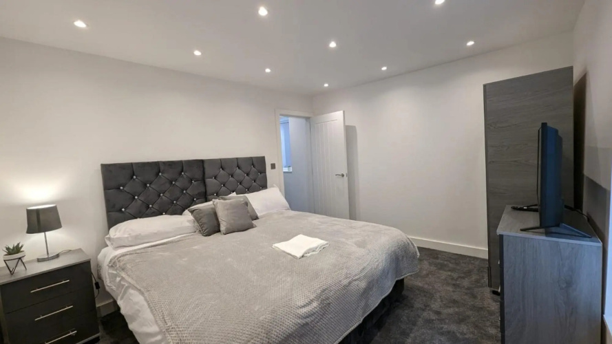 Lovely Modernist 4 Bed House