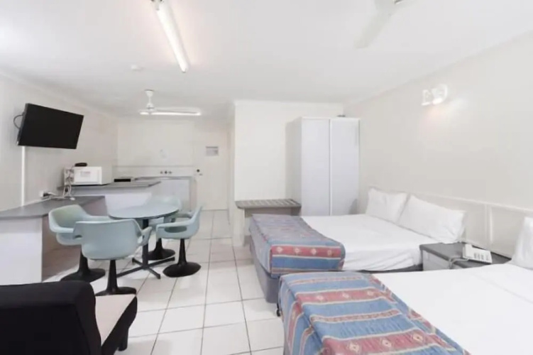 Cairns Holiday Lodge