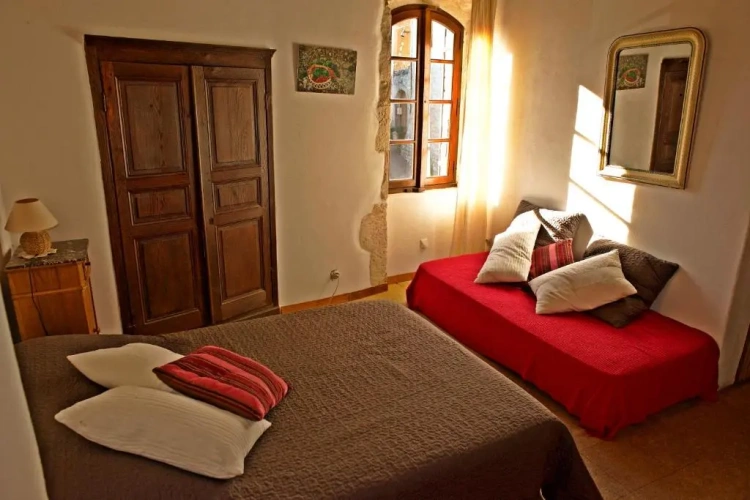 Standard Triple room