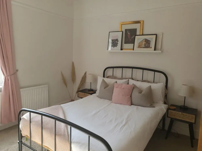 Remarkable 4-bed House in Sheffield