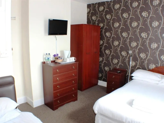 Standard Triple room