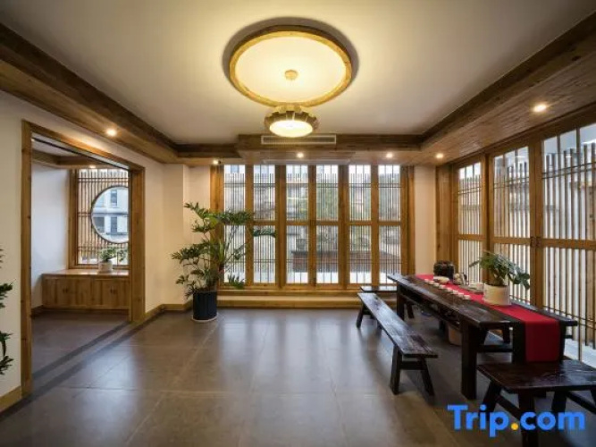 Yishan Suixi Mountain House
