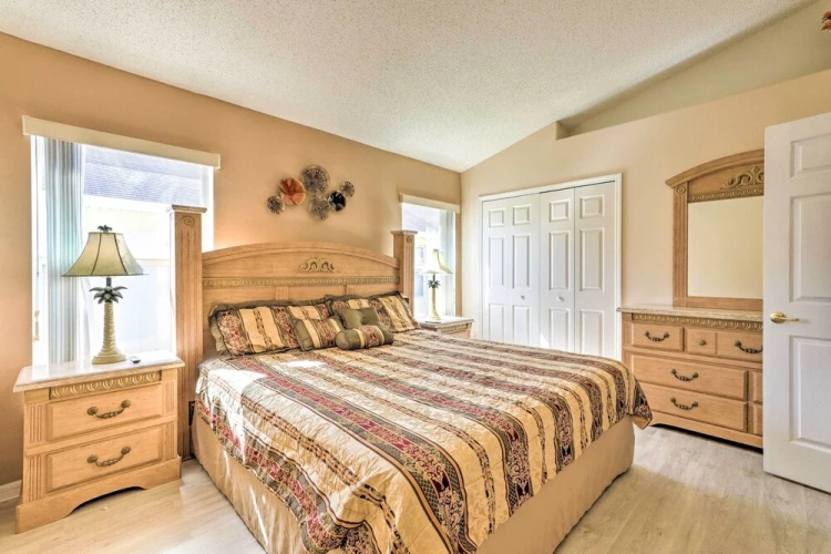 5 Bedrooms Cottage