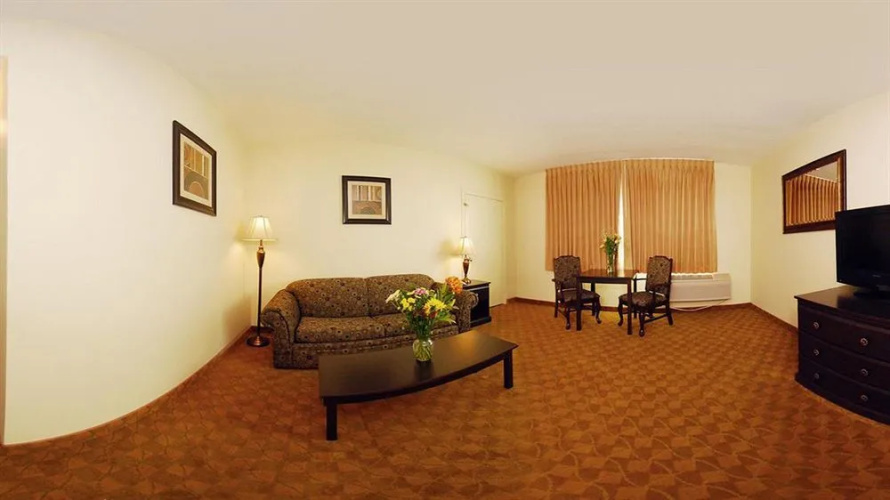 Hollies Hotel & Suites