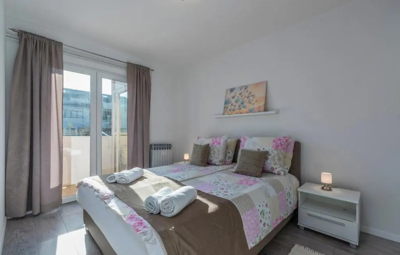Apartment Bella with Balcony