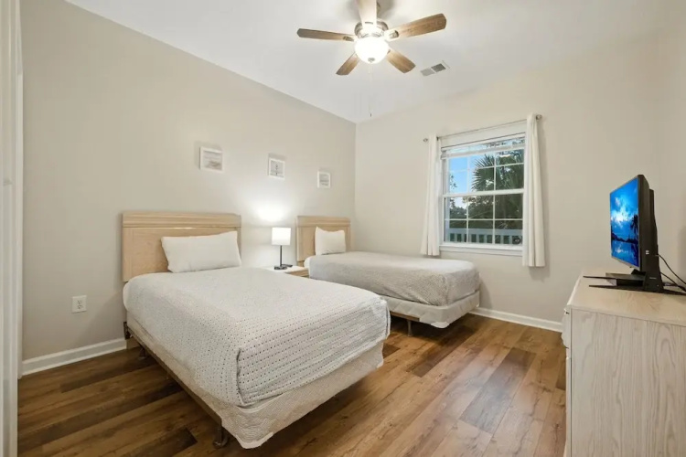 River Oaks 55e 2 Bedroom Condo
