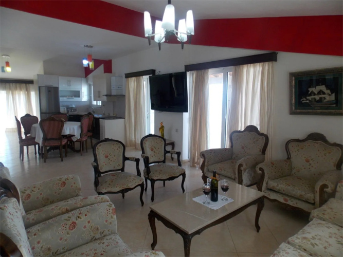 Damian Saranda Hotel