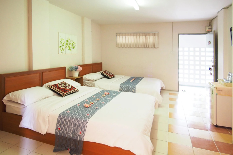 Thanapa Mansion - Hostel