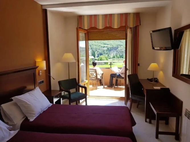 Standard Twin room with mountain view