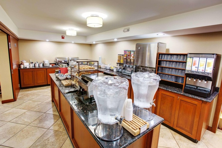 Country Inn & Suites by Radisson, Traverse City, MI photo 28
